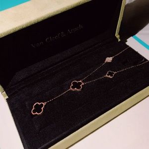Van Cleef & Arpels Jewelry - Van Cleef & Arpels Necklaces Van Cleef & Arpels Jewelry - Van Cleef & Arpels Necklaces